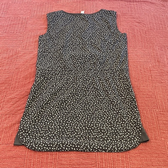 Lolé Gray and White lightweight Patterned sleeveless dress with pockets - Picture 11 of 16